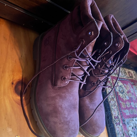 Women’s Timberland maroon colored boots - Picture 2 of 4